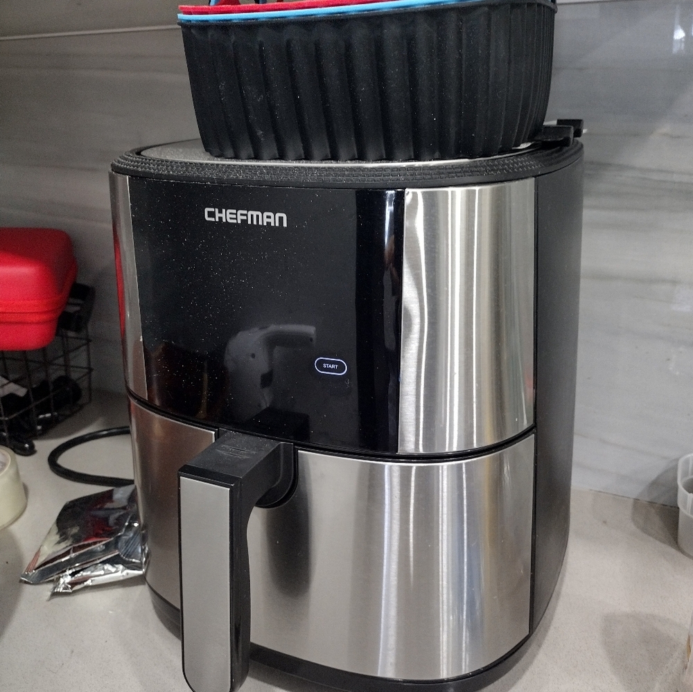 Chefman Air fryer, barely used, 3 months old, like new condition